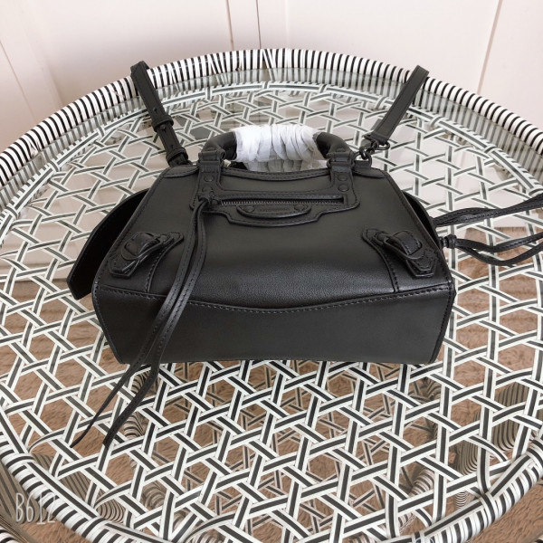 Ba*len*cia*ga neo classic mini top handle bag