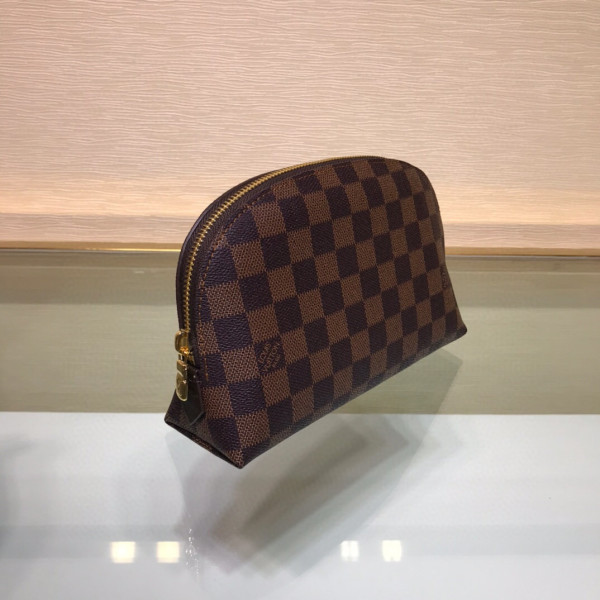 l**is V*t*n cosmetic pouch gm