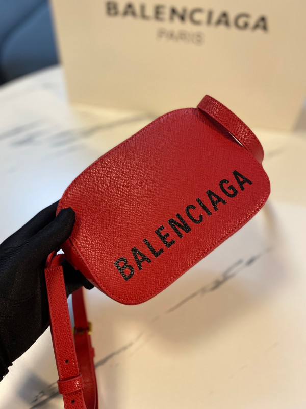 Ba*len*cia*ga everyday camera bag xs