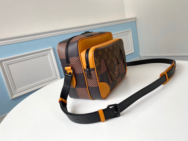 l**is V*t*n messager bag
