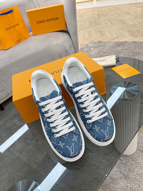 l**is V*t*n women"s time out sneaker