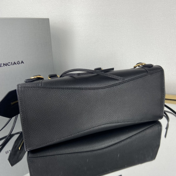 Ba*len*cia*ga neo classic small top handle bag
