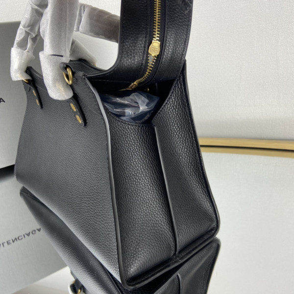 Ba*len*cia*ga neo classic small top handle bag