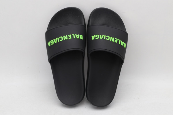 Ba*len*cia*ga pool slide sandal