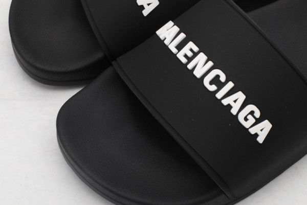 Ba*len*cia*ga pool slide sandal