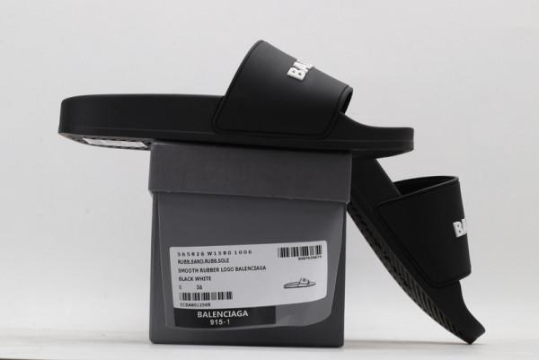 Ba*len*cia*ga pool slide sandal