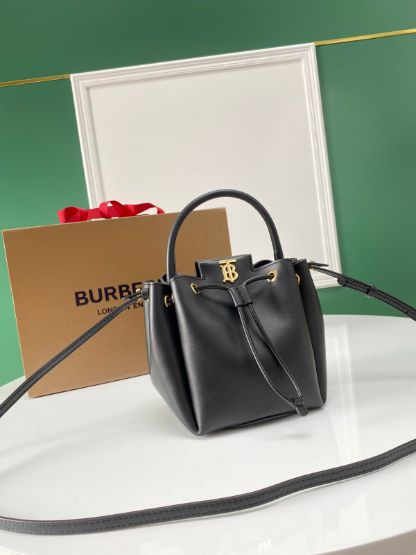 B**rry bucket bag