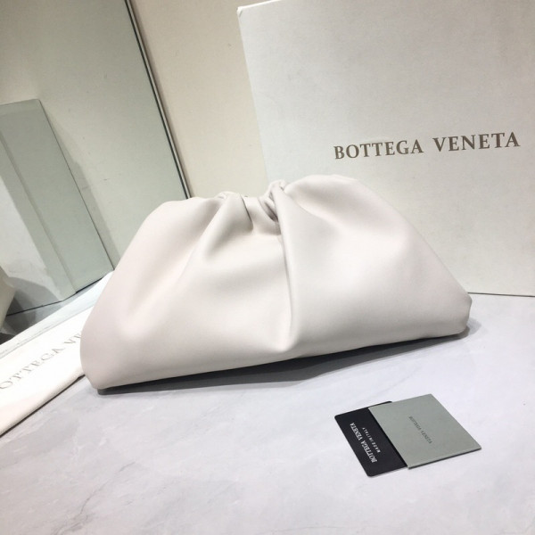 Bo*te*ga ve*ne*ta the pouch