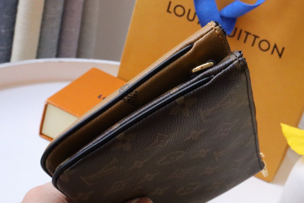 l**is V*t*n double zip pochette