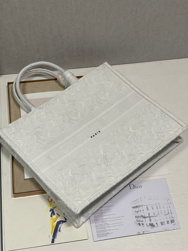 large D*or book tote