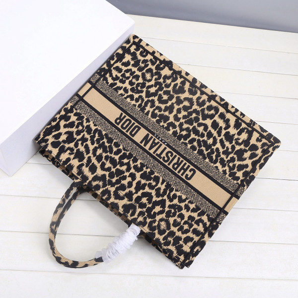large D*or book tote