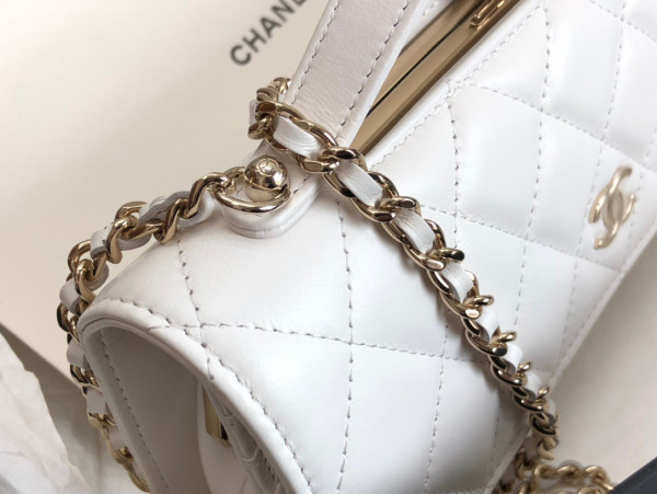 CL FLAP PHONE HOLDER WITH CHAIN