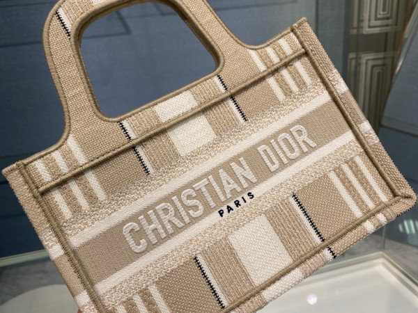 D*or book tote mini