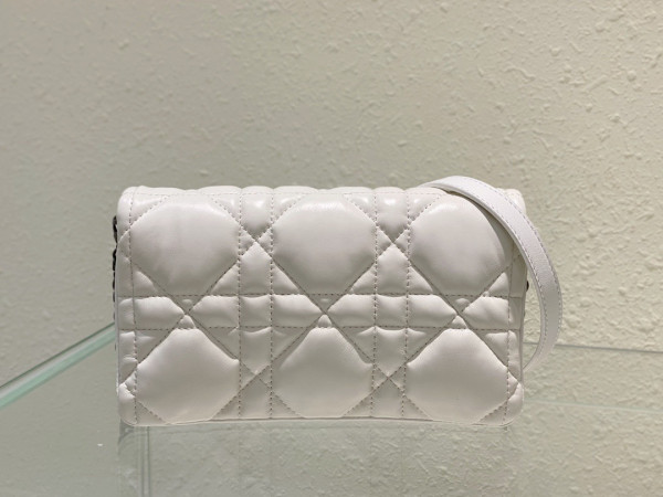 D*or caro macrocannage pouch