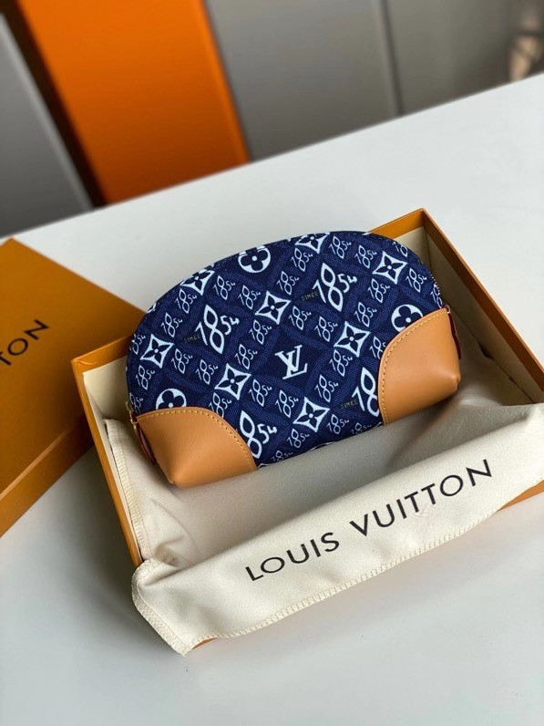 l**is V*t*n since 1854 cosmetic pouch pm