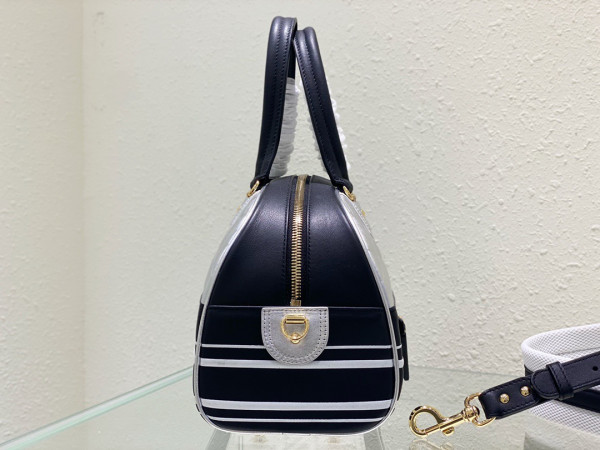 D*or medium vibe zip bowling bag