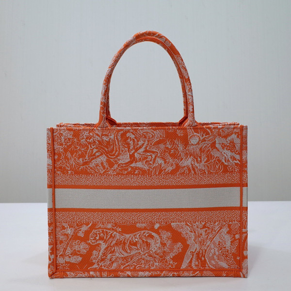 medium D*or book tote