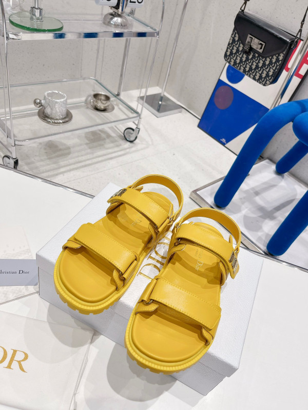 D*oract sandal