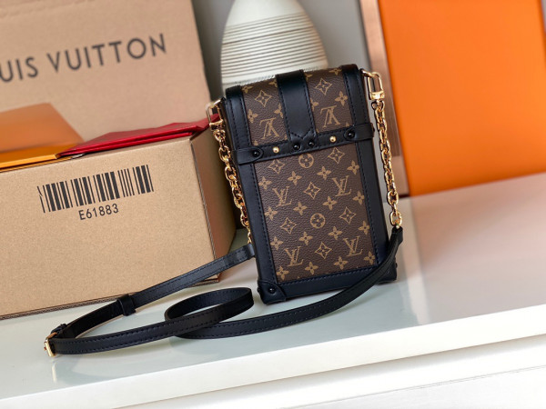 l**is V*t*n vertical trunk pochette