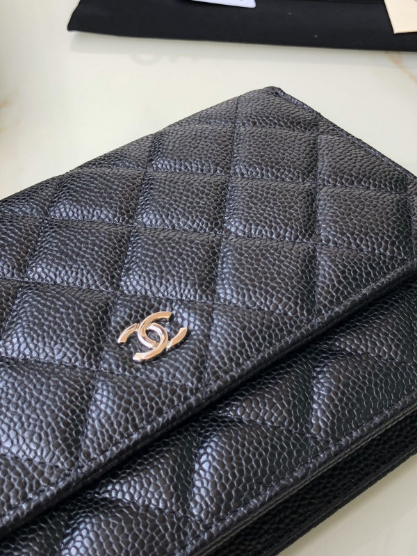 CL CHAIN WALLET CAVIAR