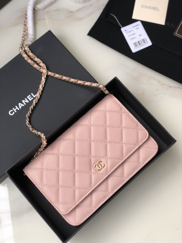 CL CHAIN WALLET CAVIAR WITH GOLD HARDWARE