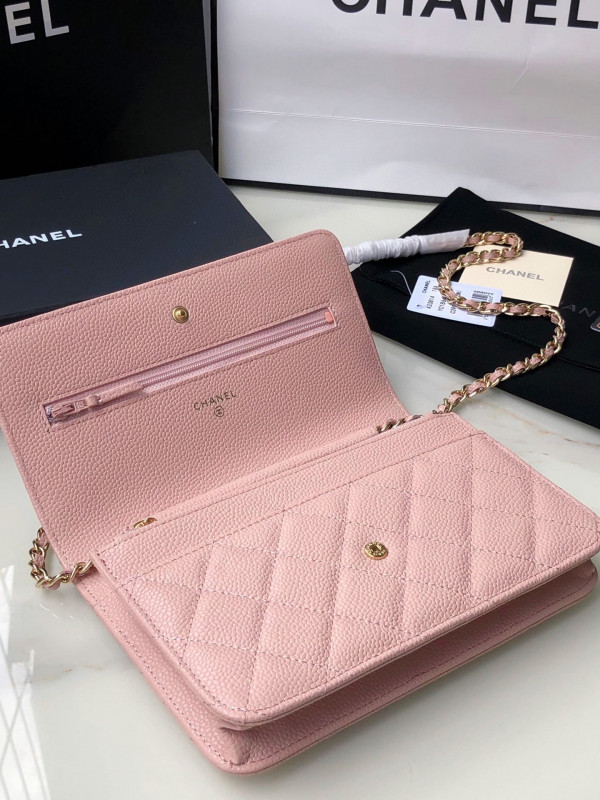 CL CHAIN WALLET CAVIAR WITH GOLD HARDWARE