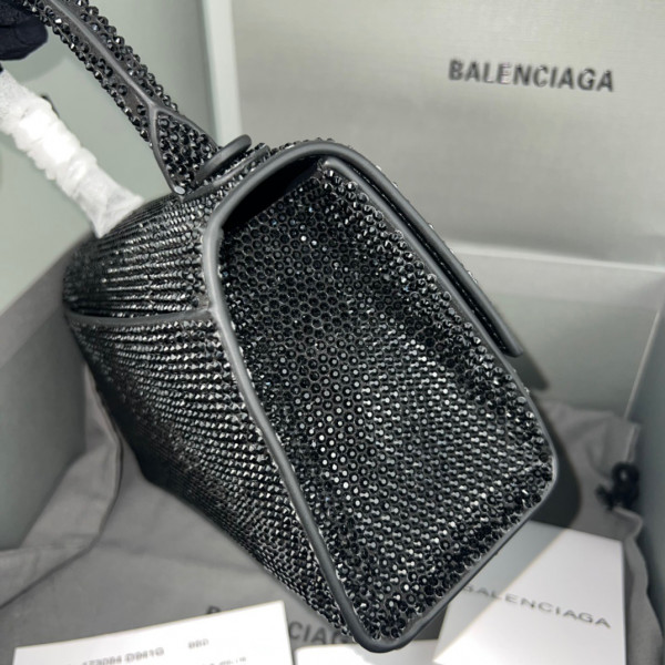 Ba*len*cia*ga hourglass