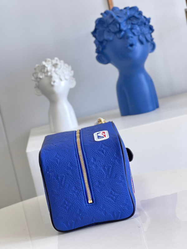 l**is V*t*n dopp kit