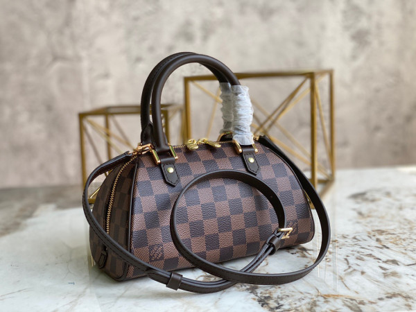 l**is V*t*n vintage bag