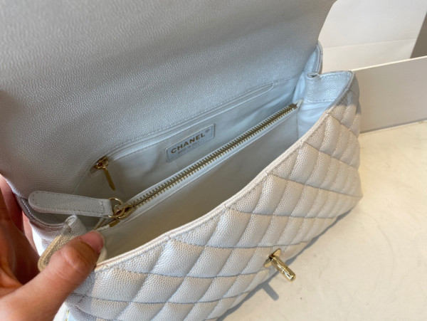 CL LARGE FLAP BAG WITH TOP HANDLE