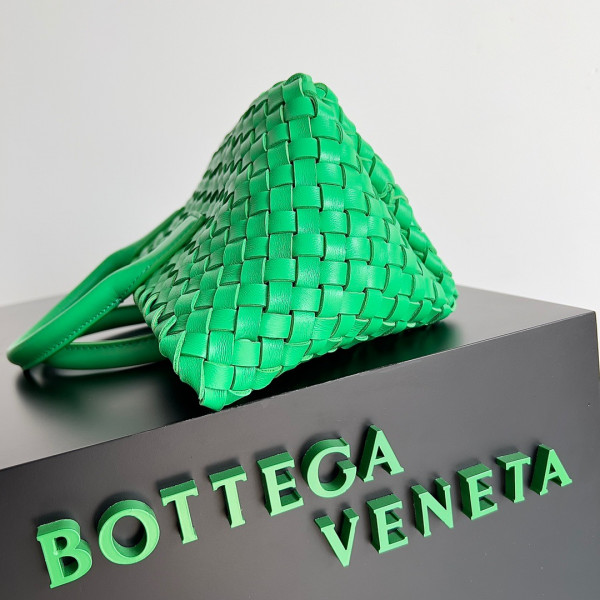 Bo*te*ga ve*ne*ta mini cabat