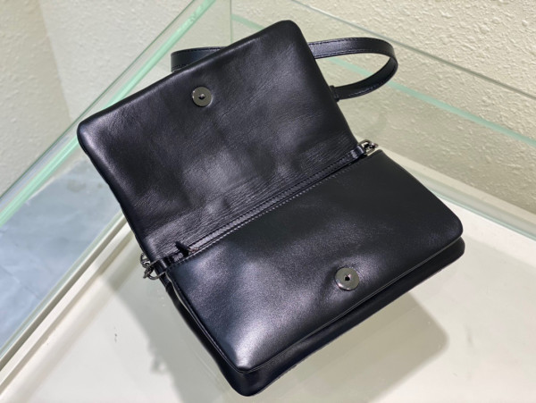 D*or caro macrocannage pouch