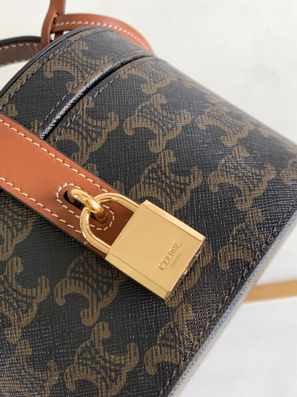 Ce**e vanity case in triomphe