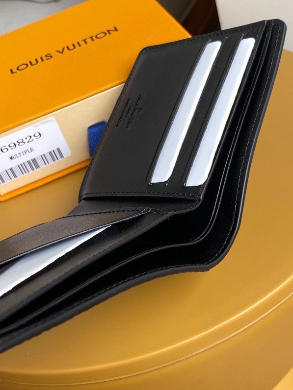 l**is V*t*n multiple wallet