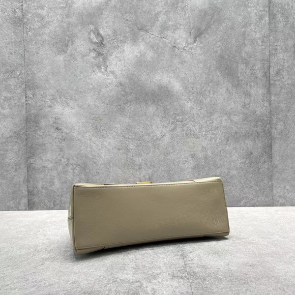 Ba*len*cia*ga downtown small shoulder bag with chain