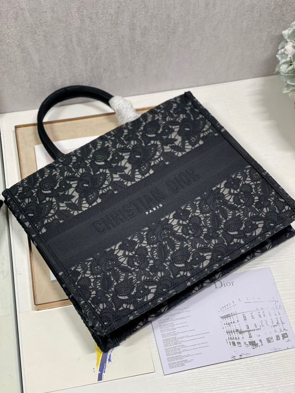 large D*or book tote