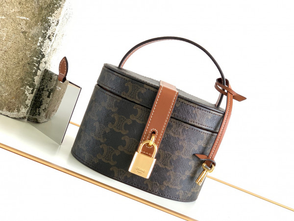 Ce**e vanity case in triomphe