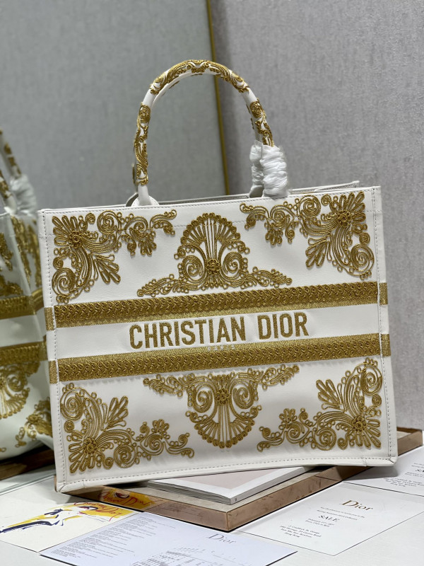 large D*or book tote