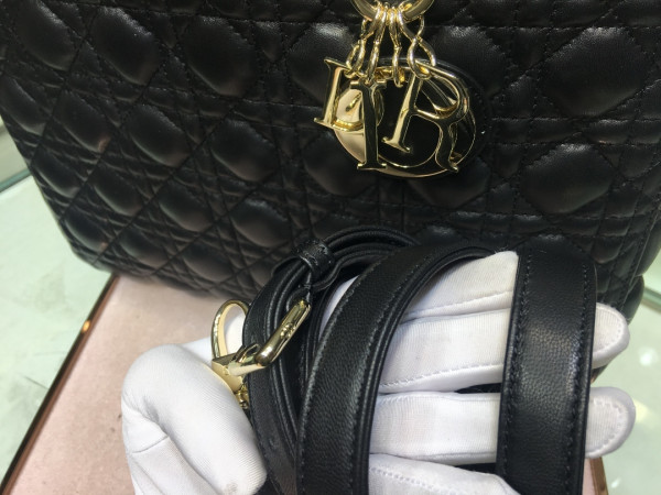 large lady D*or bag