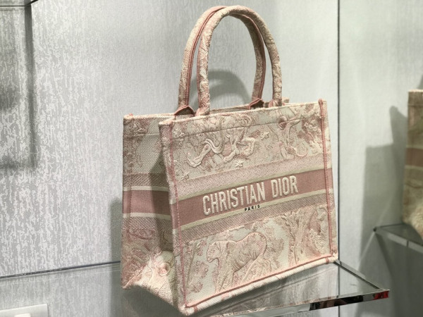 medium D*or book tote