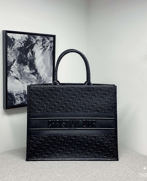 large D*or book tote