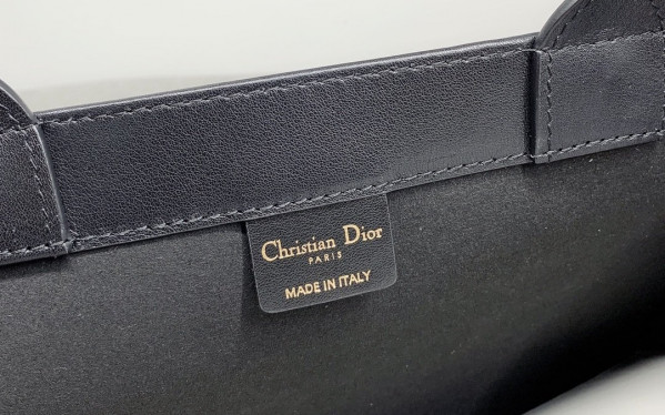 medium D*or book tote