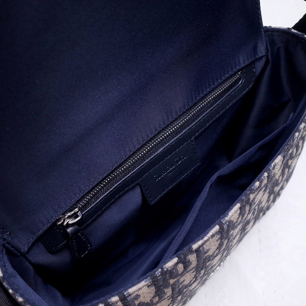 D*or camp bag