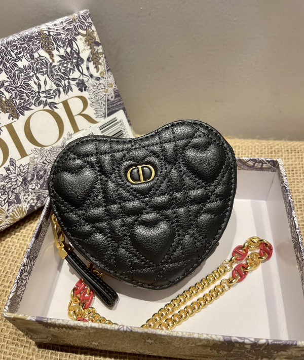D*or D*oramour caro heart pouch with chain