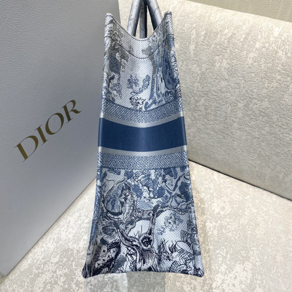 large D*or book tote