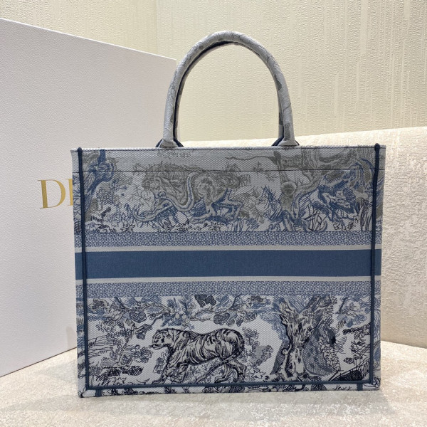 large D*or book tote