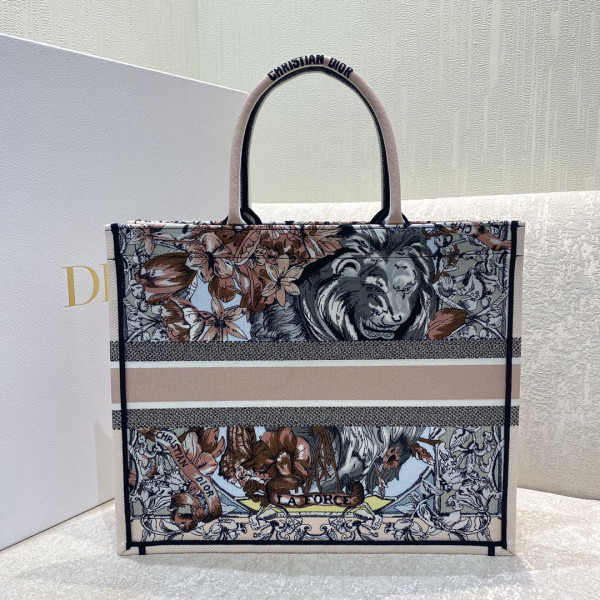 large D*or book tote