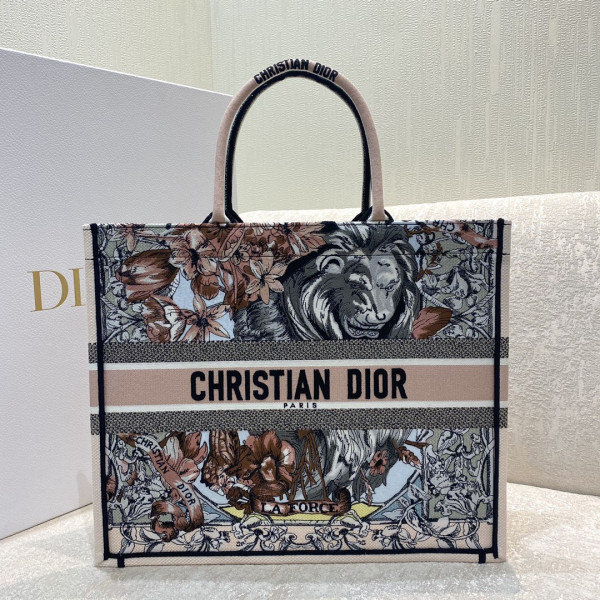 large D*or book tote