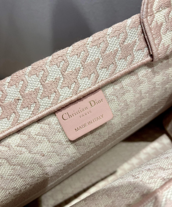 medium D*or book tote