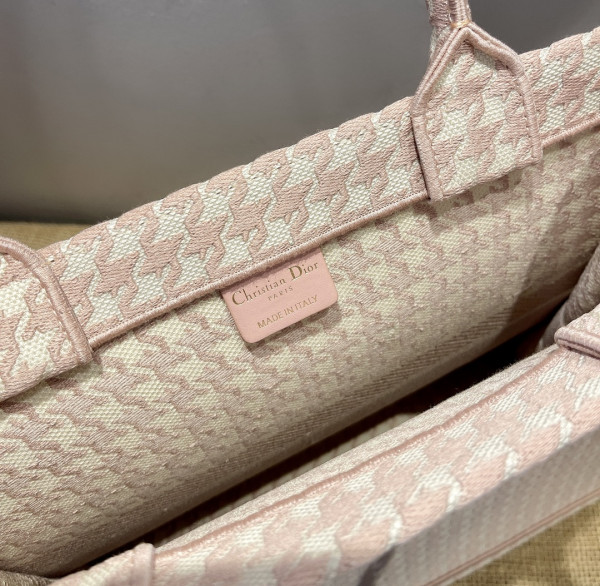 large D*or book tote
